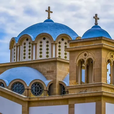 בית הארחה Charming Penthouse With Ocean Views And Private Parking 4*