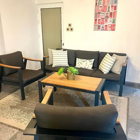 Charming Penthouse With Ocean Views And Private Parking בית הארחה 4*